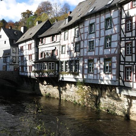 Historisches Haus Im Herzen Von Monschau Exterior foto