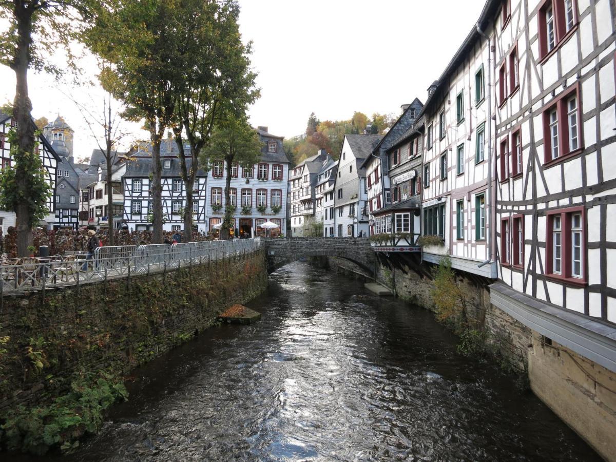 Historisches Haus Im Herzen Von Monschau Exterior foto
