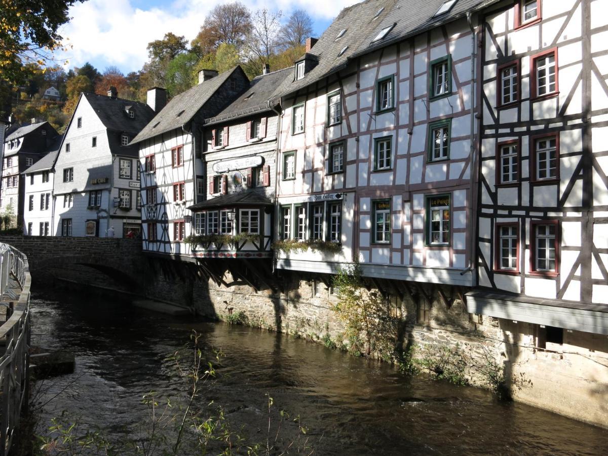 Historisches Haus Im Herzen Von Monschau Exterior foto