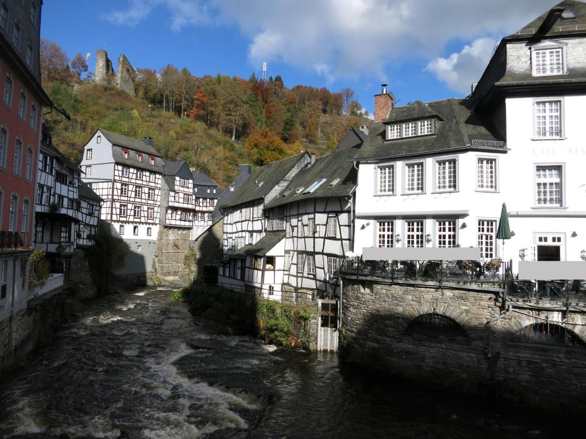 Historisches Haus Im Herzen Von Monschau Exterior foto