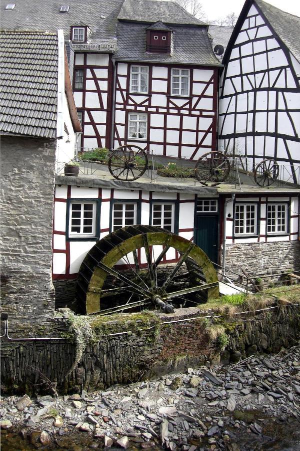 Historisches Haus Im Herzen Von Monschau Exterior foto