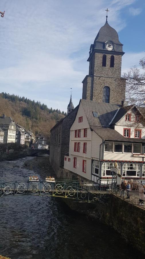Historisches Haus Im Herzen Von Monschau Exterior foto
